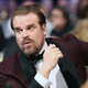 Illustration for article titled David Harbour will apparently do any damn thing for those sweet retweetsem/em
